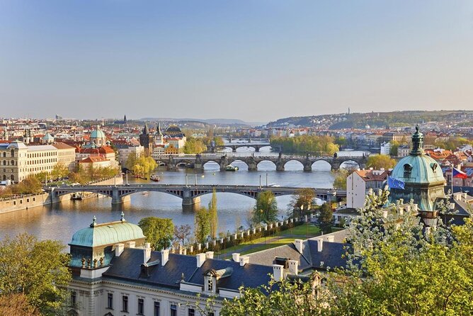 1 hour Prague Panoramic Vltava River sightseeing Cruise - Prague Castle and the city of a thousand spires