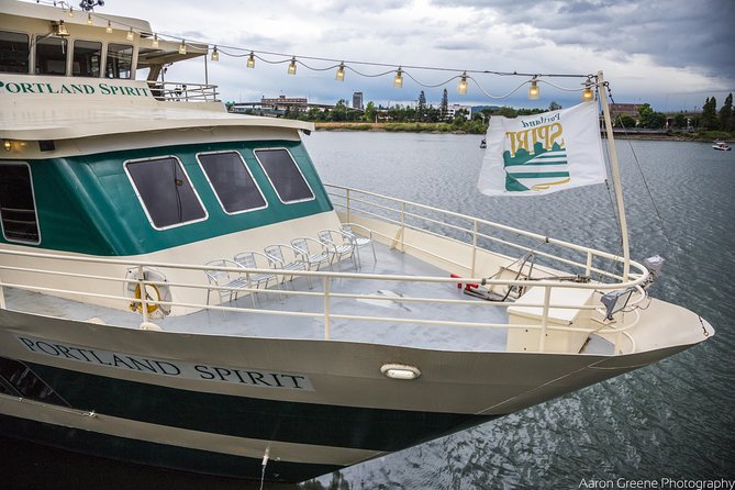 2.5-hour Dinner Cruise on Willamette River - Dinner, service, and the evening mood