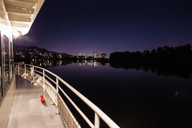 2.5-hour Dinner Cruise on Willamette River - Why the outer decks matter