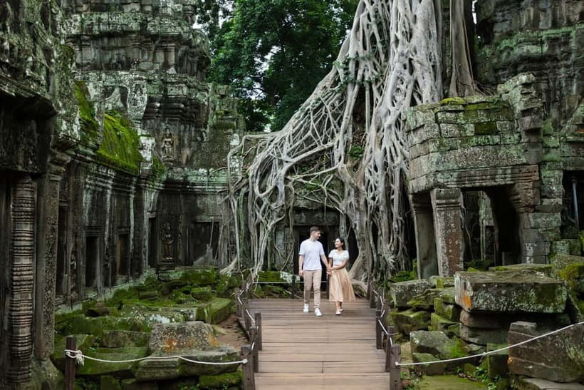 2-Day Angkor Wat, Kulen Mountain, Beng Mealea and Tonle Sap - Bayon and Angkor Thom, faces in stone
