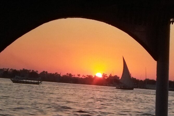 4 Days Nile Cruise, Aswan to Luxor AbuSimbel optional hot balloon - Day one: the High Dam and Philae Temple