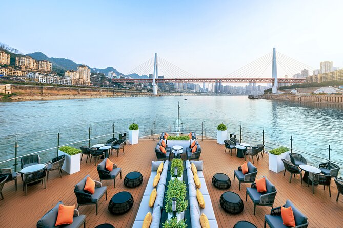 4D3N Yangtze River Cruise: Chongqing to Yichang by Century Cruise - Day three enters the Three Gorges