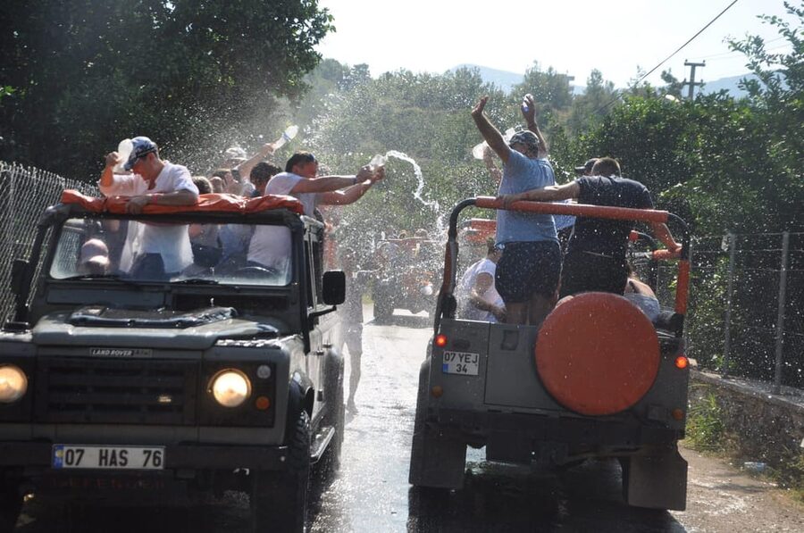 Alanya: Dim River, Dim Cave, and Kestel Jeep Tour with Lunch - Inside Dim Cave