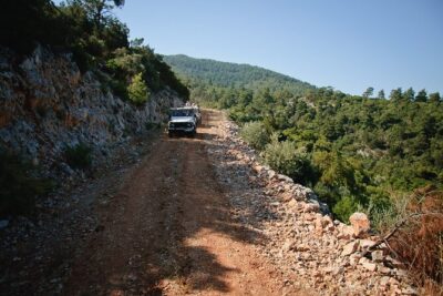 Alanya: Taurus Mountains Jeep Safari & Lunch at Dimcay River