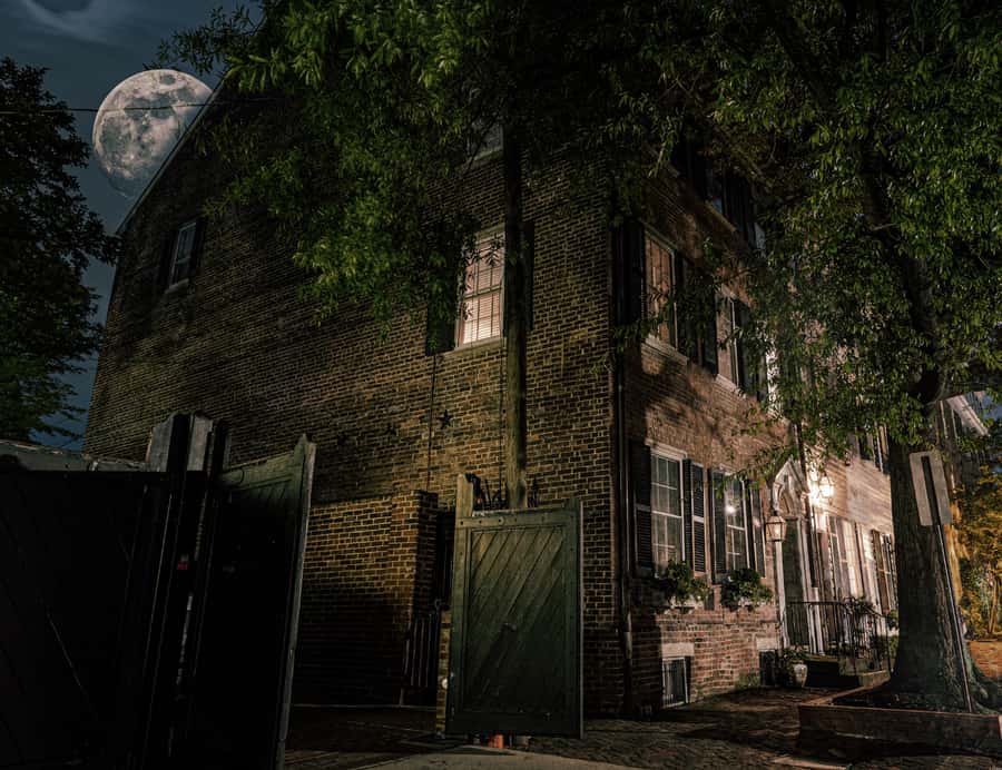 Alexandria: Phantoms of the Potomac Walking Tour - One Hour, Over a Mile, and Group Size