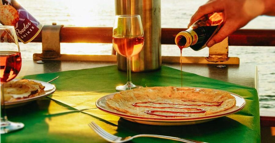 Amsterdam: River Cruise With All-You-Can-Eat Dutch Pancakes - What the 75-minute cruise actually shows you