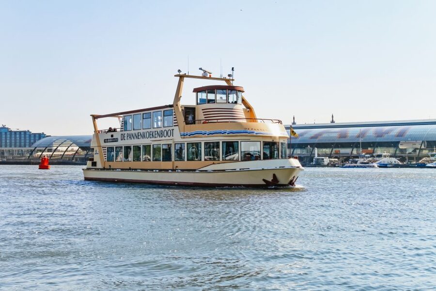Amsterdam: River Cruise With All-You-Can-Eat Dutch Pancakes - The atmosphere onboard