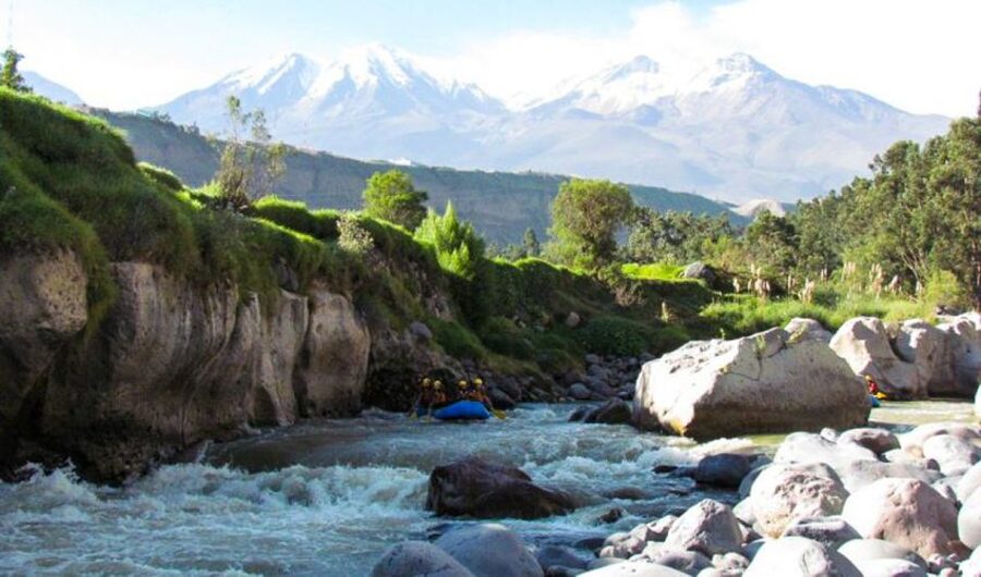 Arequipa: Chili River Rafting - Scenery that gives the ride character