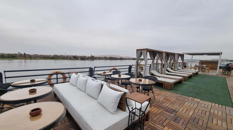 Aswan: 4-Day Egypt Private Tour with Nile Cruise, Balloon - Day 2: Abu Simbel, then Kom Ombo after dark