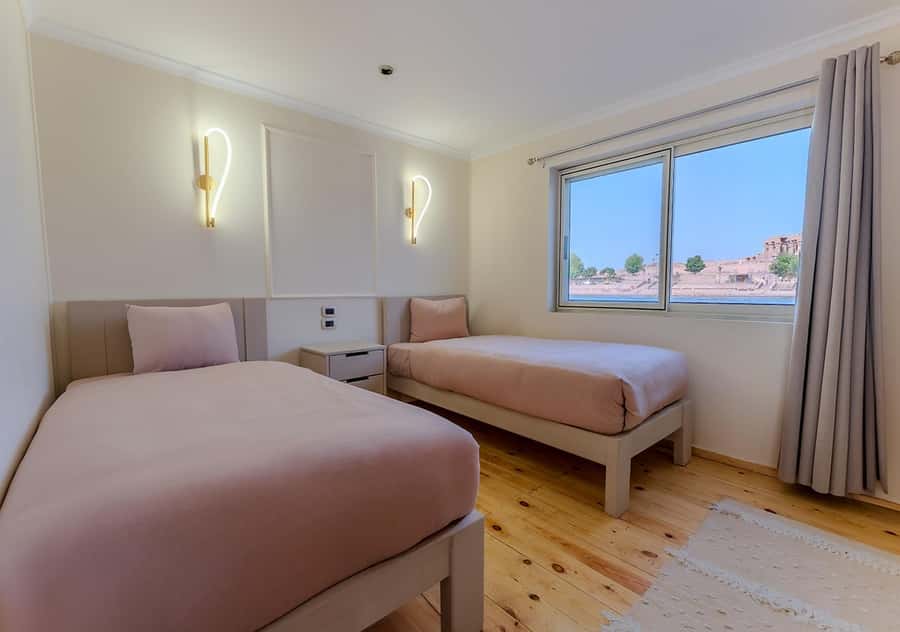 Aswan to Luxor: 4-Day Luxury Dahabiya Nile Cruise Adventure - Food, rooms, WiFi, and service