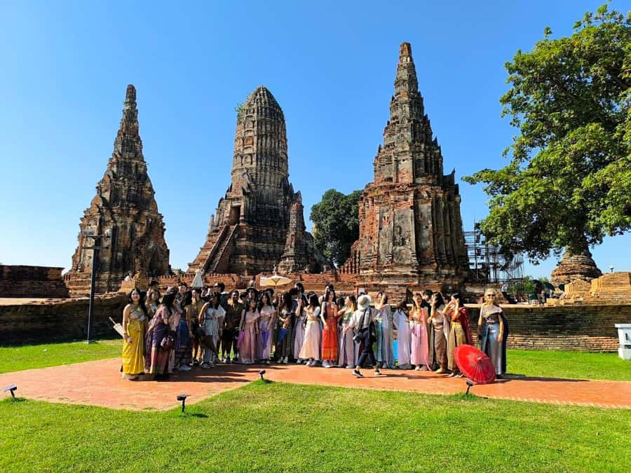 Ayutthaya Day Tour: Ancient Trade Route Temples River Cruise - The drive north in a private car or van