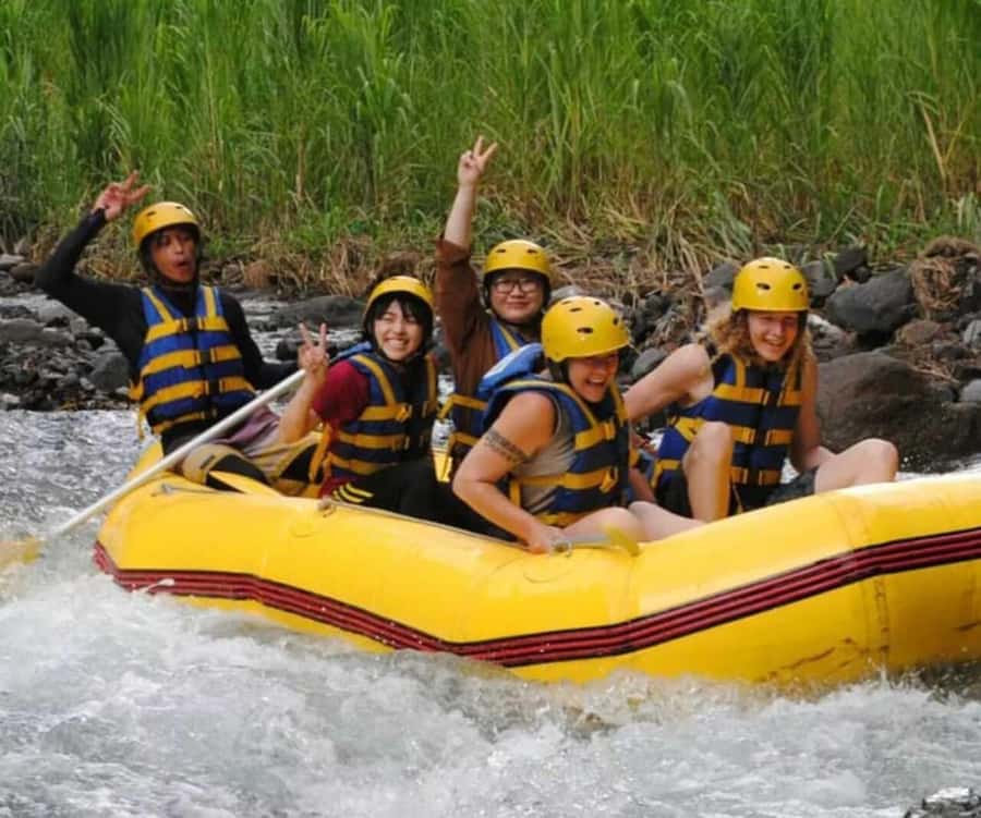 Bali: Telaga Waja White Water River Guided Rafting & Lunch - Guides make the difference