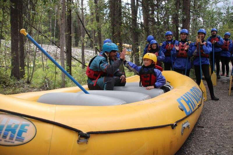 Banff: Afternoon Kananaskis River Whitewater Rafting Tour - Guides who shape the experience