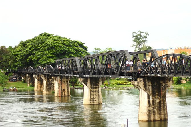 Bangkok: Bridge on the River Kwai and Thailand-Burma Railway Tour - Lunch gives the long day a needed pause