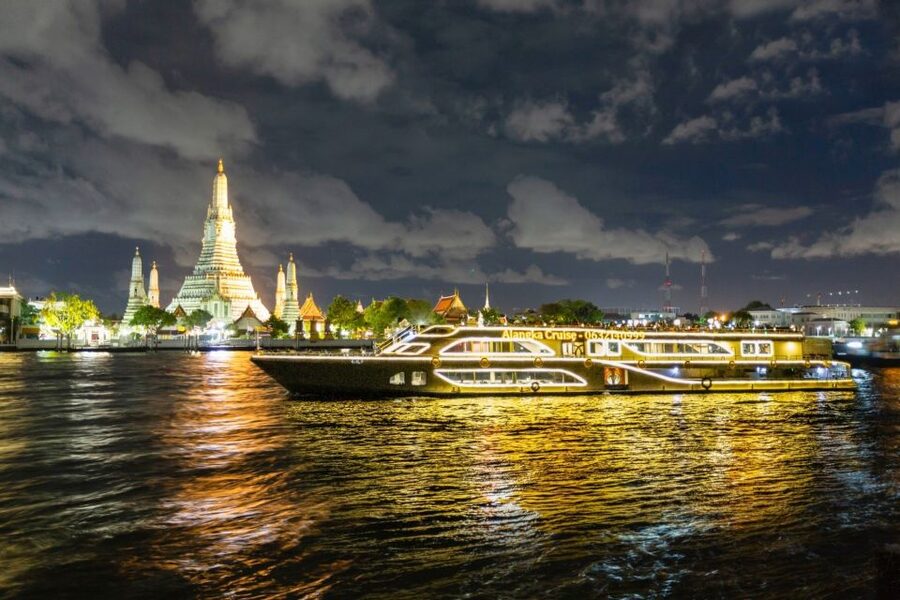 Bangkok: Chao Phraya Alangka Cruise at Icon Siam - Dinner, welcome drinks, and the buffet