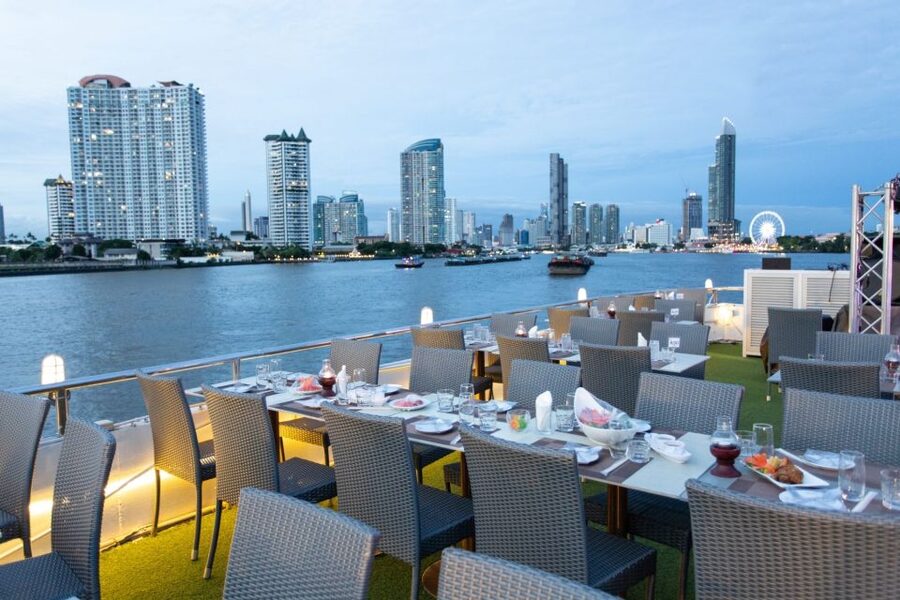 Bangkok: Chao Phraya Alangka Cruise at Icon Siam - Who will get the most from this evening