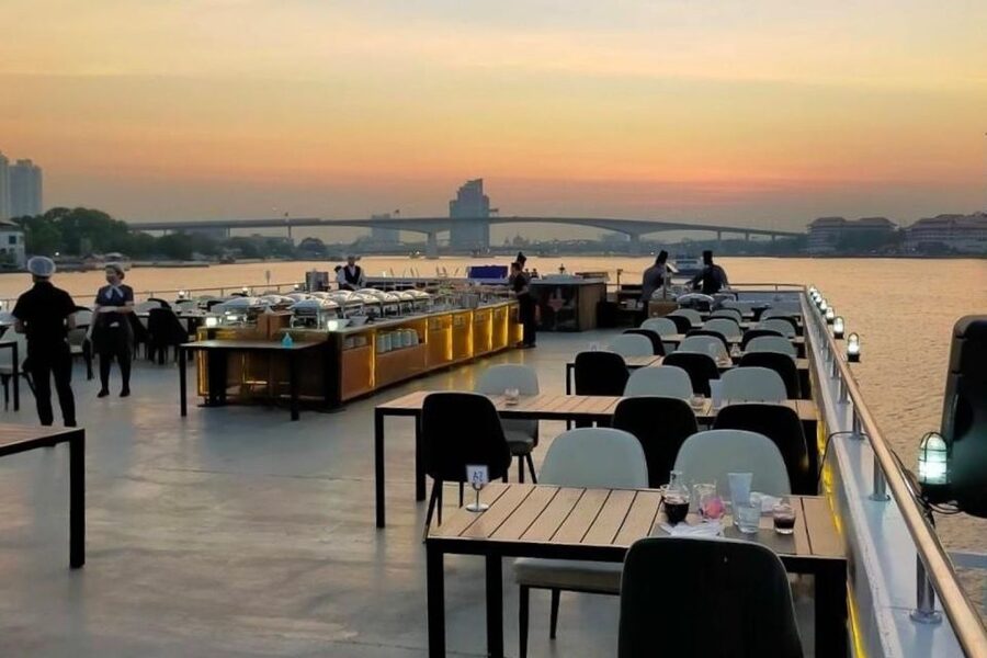 Bangkok: Chao Phraya Buffet Dinner Viva Alangka Cruise - The Chao Phraya route and its landmarks
