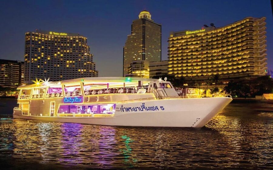 Bangkok: Chao Phraya Princess Dinner Cruise - What dinner is like on board