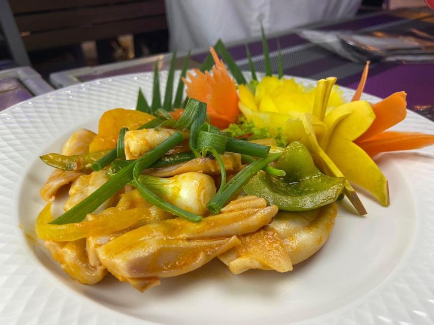 Bangkok: Chao Phraya River Buffet Dinner Cruise - Finding the Best Views From the Boat