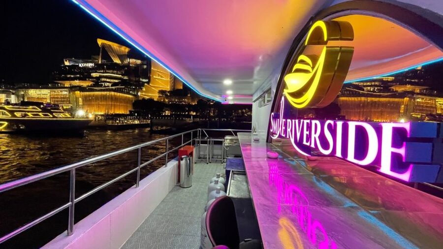 Bangkok: Chao Phraya River Buffet Dinner Cruise - The Buffet: Plenty of Food, Uneven Timing