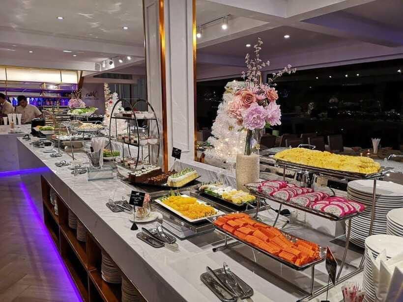 Bangkok: Chao Phraya River Meridian Cruise with Buffet - The buffet: good value, but time your first plate