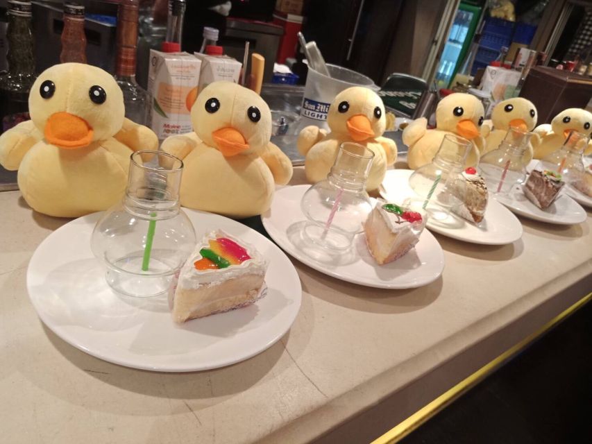 Bangkok: Grand Chao Phraya Dinner Cruise with Live Show - What dinner is like on board