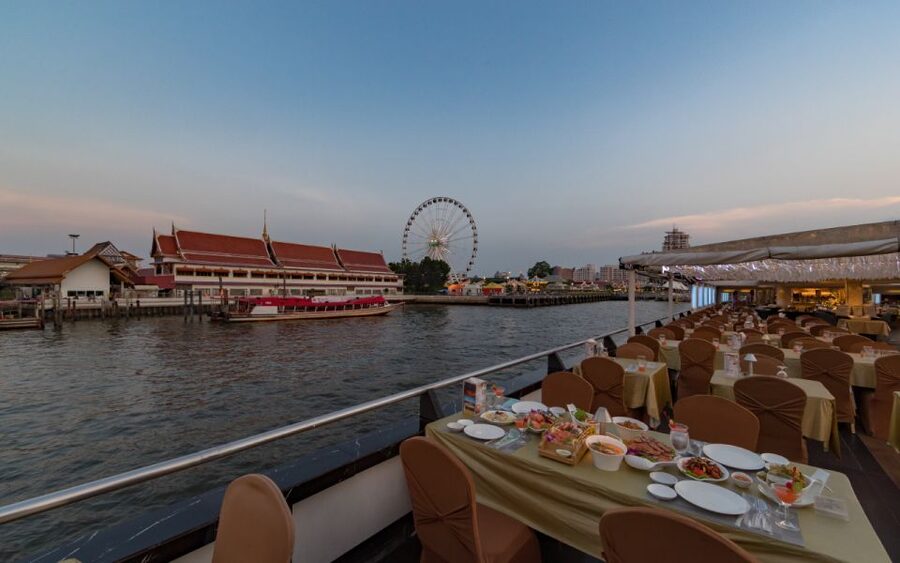 Bangkok: Grand Chao Phraya Dinner Cruise with Live Show - Live singers and the evening mood