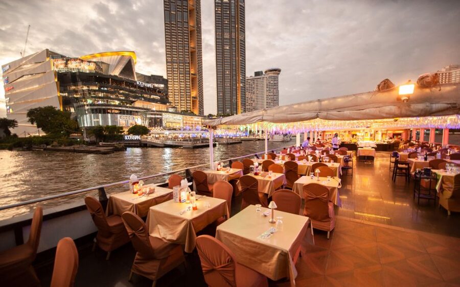 Bangkok: Grand Chao Phraya Dinner Cruise with Live Show - Handling the crowds and check-in risk