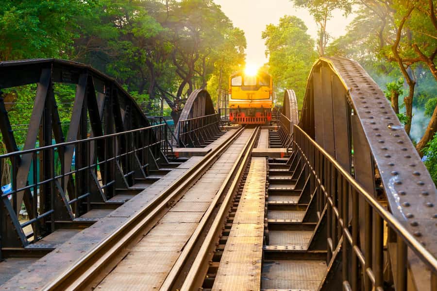 Bangkok: Kanchanaburi, River Kwai & Death Railway Tour - Coffee, shade, and a break before the temple
