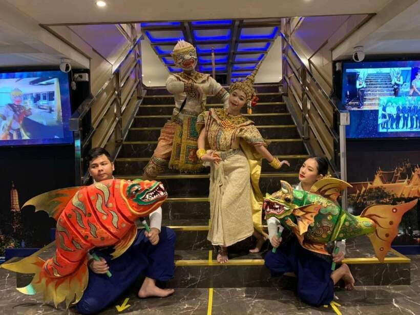 Bangkok: Noah 6 Stars Luxury Chaophraya River Dinner Cruise - Access, comfort, and small details that matter