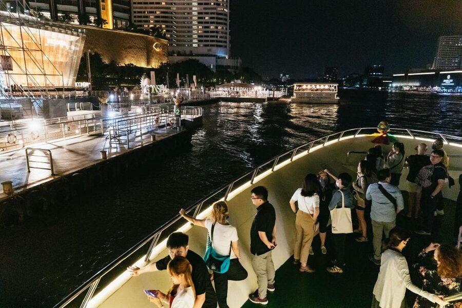 Bangkok: River Dinner Cruise on the Chao Phraya Princess - A moving view of Bangkok after dark