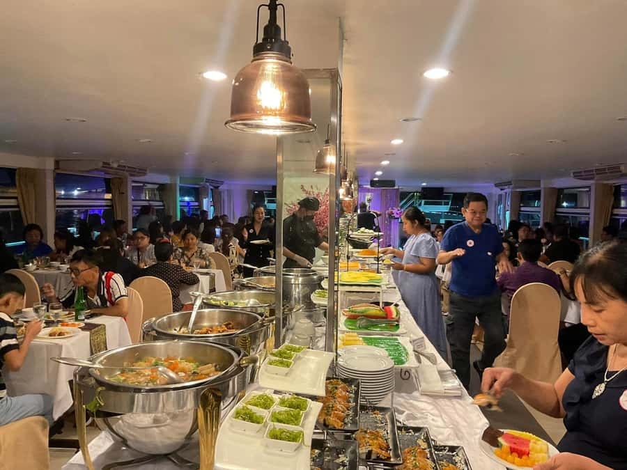 Bangkok: River Star Princess Chao Phraya Dinner Cruise - Performances that make the evening feel special