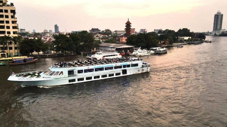 Bangkok: Royal Princess Chao Phraya Dinner Cruise - Why a Chao Phraya dinner cruise works in Bangkok