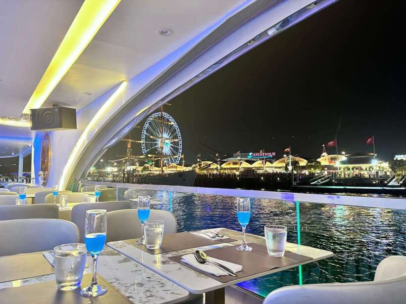 Bangkok: The Planet Chao Phraya River Dinner Cruise - What the buffet dinner is like