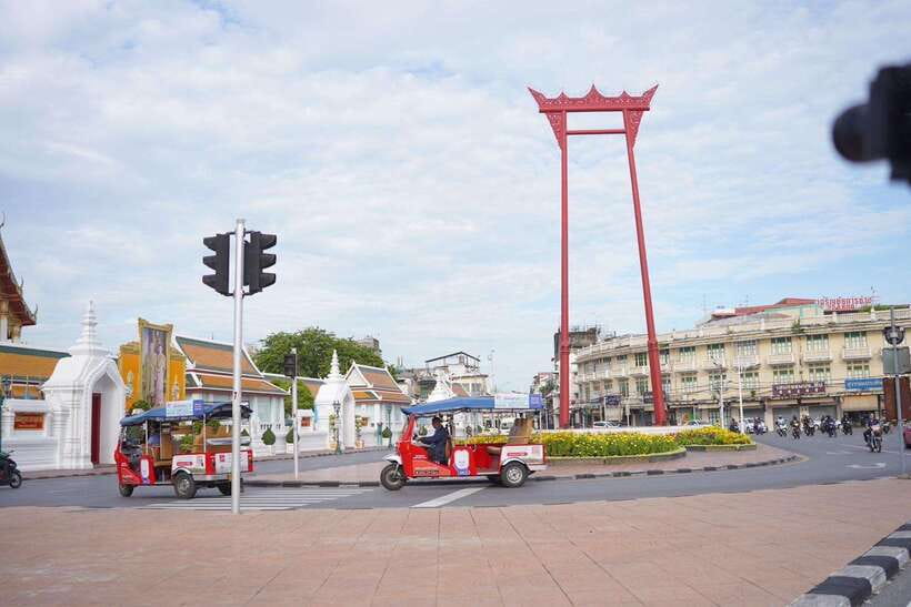 Bangkok: Tuk Tuk Day Pass App & Boat Chao Phraya River - Who should book this experience?