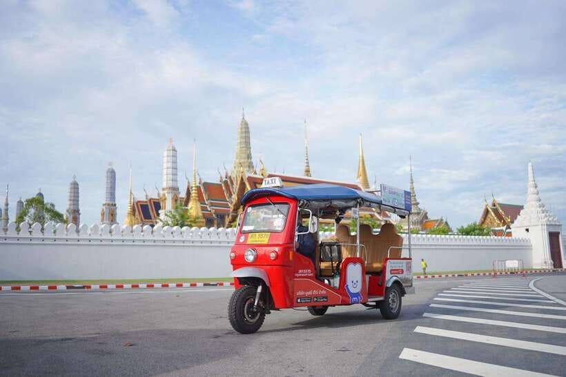 Bangkok: Tuk Tuk Day Pass App & Boat Chao Phraya River - Crossing the city by Chao Phraya boat