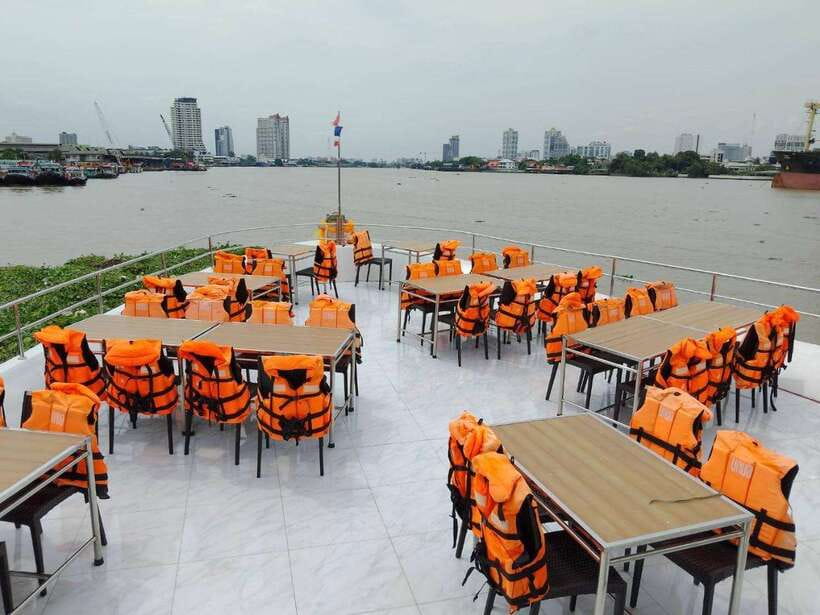 Bangkok: Unicorn Chao Phraya River Dinner Cruise - What dinner is really like on board