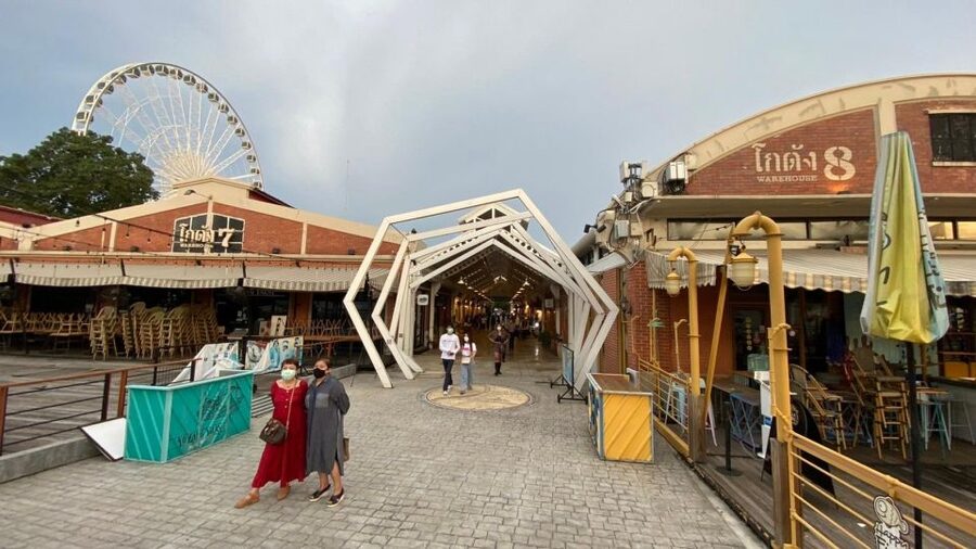 Bangkok: Viva Alangka Chao Phraya Dinner Cruise - Weather, seating, and comfort