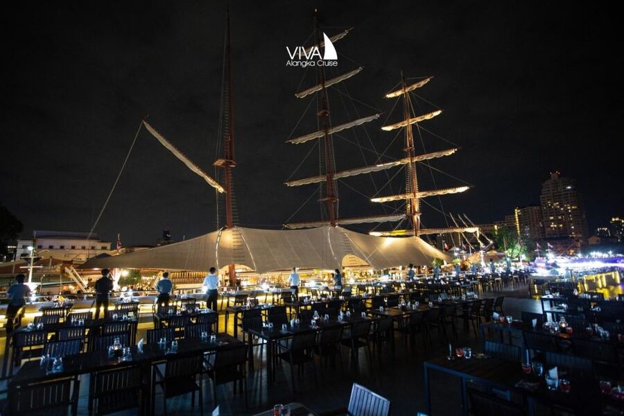 Bangkok: Viva Alangka Chao Phraya Dinner Cruise - Wat Arun after sunset