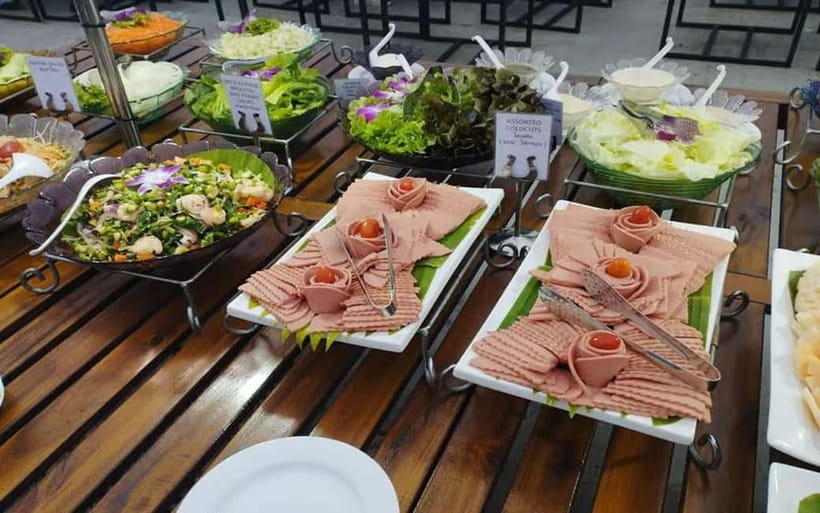 Bangkok: White Orchid Chao Phraya Cruise Free Flow Beer - The buffet and free-flow beer