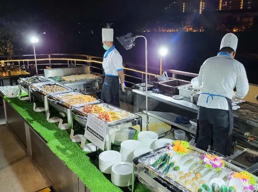 Bangkok: White Orchid Chao Phraya Cruise Free Flow Beer - Small details that make the night easier