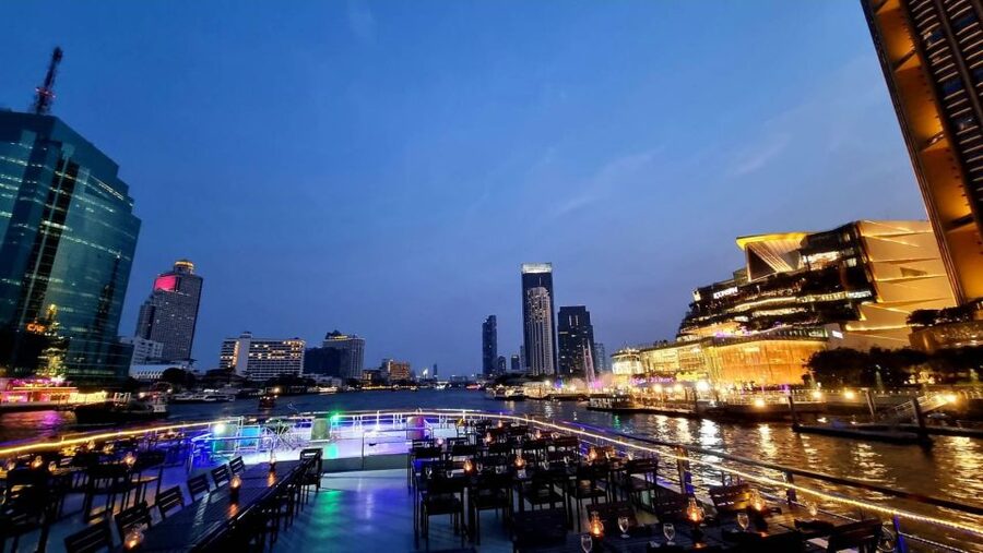 Bangkok: White Orchid Chao Phraya Dinner Cruise - Passing Rama VIII Bridge