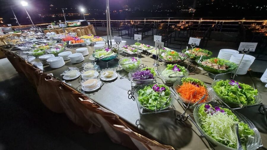 Bangkok: White Orchid Chao Phraya Dinner Cruise - Music, traditional dance, and the upper deck