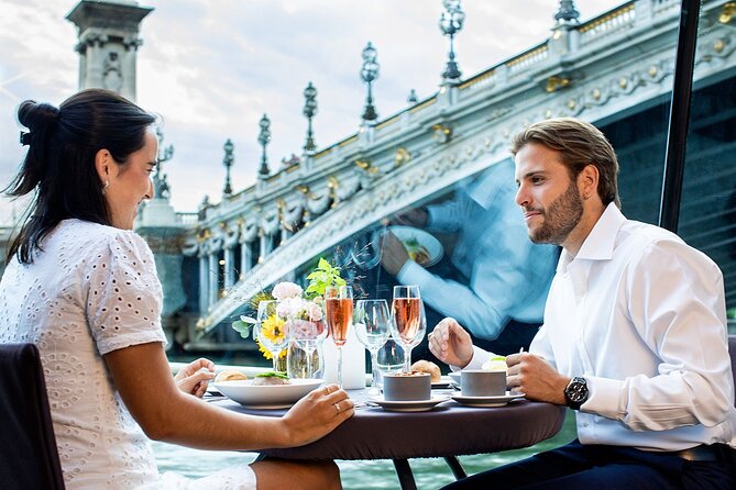 Bateaux Parisiens Seine River Gourmet Lunch & Sightseeing Cruise - Seating, music, and the feel on board
