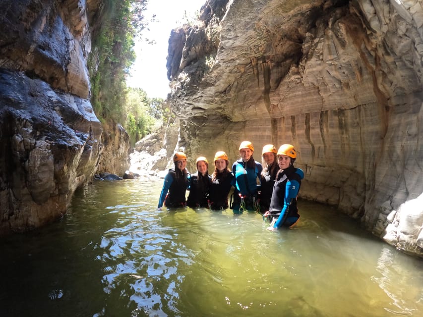 Benahavís: Canyoning Guided Tour at Guadalmina River - Entering the narrow canyon