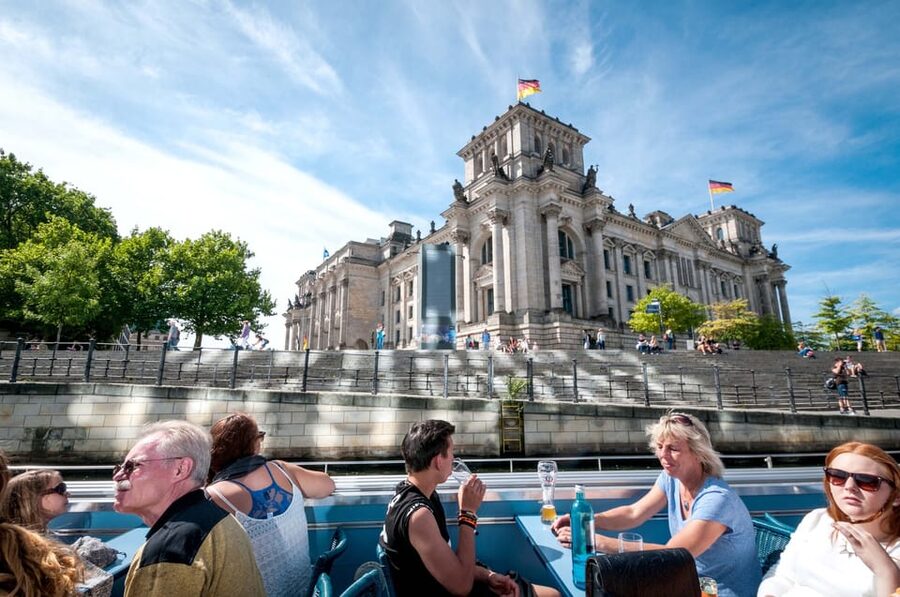 Berlin: 3.25-Hour Spree & Landwehrkanal Boat Tour - Key points to know before boarding