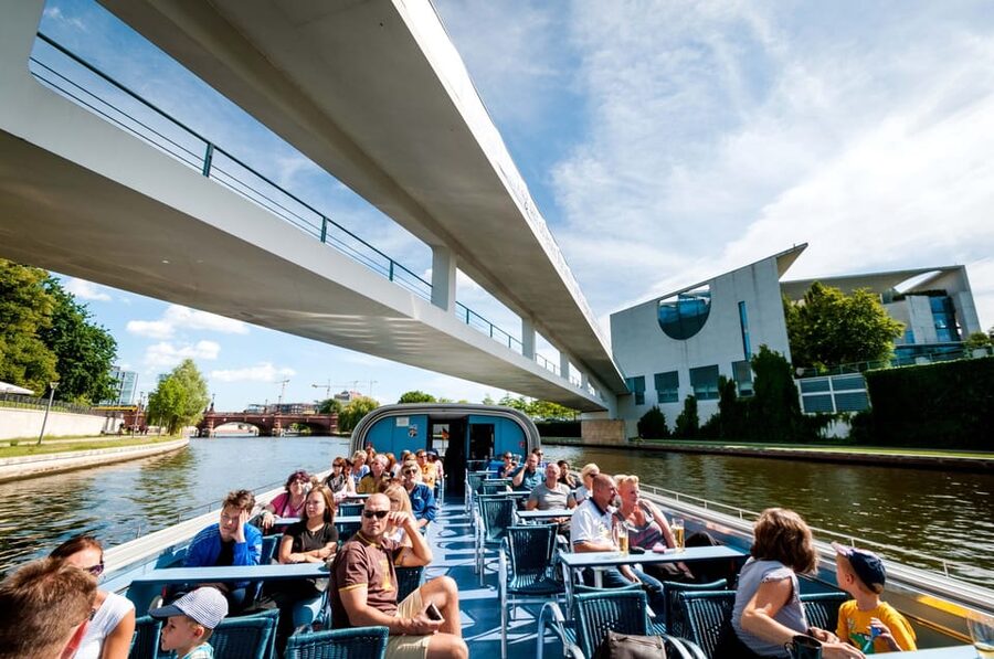 Berlin: 3.25-Hour Spree & Landwehrkanal Boat Tour - The bridges are the main event
