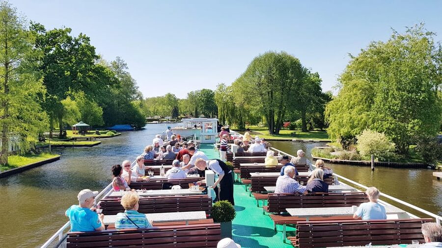 Berlin: 3.5-Hour Sightseeing Cruise on the Spree River - Through Charlottenburg Lock and toward the city