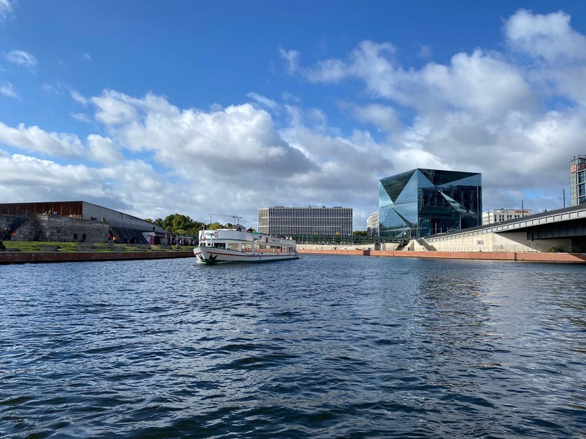 Berlin: 3.5-Hour Sightseeing Cruise on the Spree River - Bellevue Palace, the House of World Cultures, and the government quarter