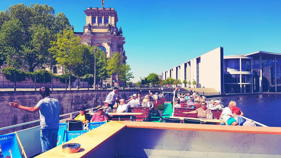 Berlin: 3.5-Hour Sightseeing Cruise on the Spree River - Central Station and the Reichstag from the river